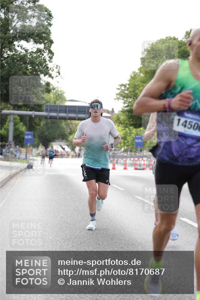 29.06.2025 - hella hamburg halbmarathon Jannik Wohlers http://msf.ph/oto/8170687 29.06.2025 09:41:38 Lombardsbrücke 1241, 2604, 2892, 6559, 7862, 10485, 11965, 13440, 13751, 14019, 14506, 16169, 17003, 17752, 18124, 18897 meine-sportfotos.de