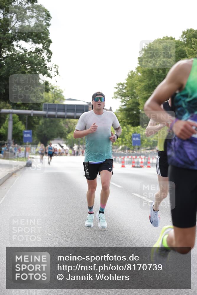 29.06.2025 - hella hamburg halbmarathon Jannik Wohlers http://msf.ph/oto/8170739 29.06.2025 09:41:38 Lombardsbrücke 1241, 2604, 2892, 6559, 7862, 10485, 11965, 13440, 13751, 14019, 14506, 16169, 17003, 17752, 18124, 18897 meine-sportfotos.de