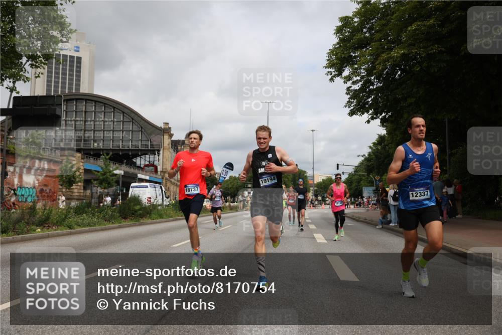 29.06.2025 - hella hamburg halbmarathon Yannick Fuchs http://msf.ph/oto/8170754 29.06.2025 10:24:32 20KM 2021, 2180, 3043, 6781, 7231, 7349, 9137, 9571, 10156, 10171, 10790, 12234, 12287, 12337, 13374, 13838, 14164, 14395, 15880, 16118, 16157, 16736, 17197, 18699, 18737, 18874, 19042, 19194, 19202, 19203, 19204 meine-sportfotos.de