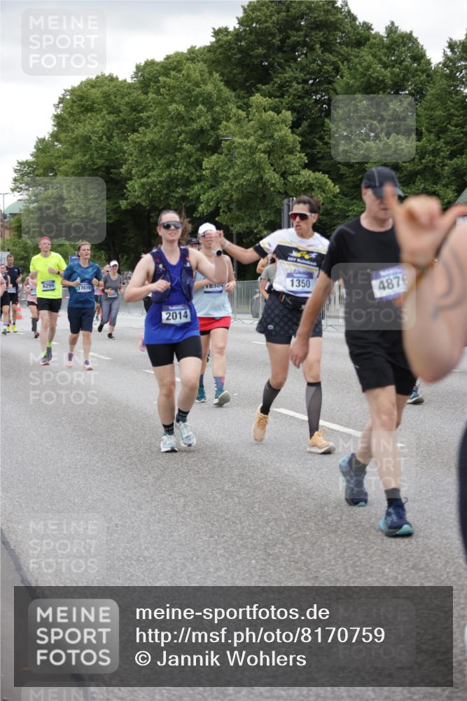 29.06.2025 - hella hamburg halbmarathon Jannik Wohlers http://msf.ph/oto/8170759 29.06.2025 11:06:33 Lombardsbrücke 1153, 1350, 1447, 1489, 2014, 2187, 2330, 2458, 2646, 2648, 3211, 3846, 4777, 4781, 4875, 4876, 4912, 4928, 5043, 5200, 6180, 6224, 6299, 6507, 6510, 8078, 8678, 8837, 8838, 9175, 9511, 9851, 9866, 9867, 9880, 9954, 10087, 10169, 10347, 10779, 10861, 11258, 11330, 11492, 12120, 12647, 13530, 13576, 13889, 15396, 15533, 15534, 16423, 16726, 16783, 17109, 17110, 17111, 17265, 17285, 17607, 17610, 18025, 18984, 19044 meine-sportfotos.de