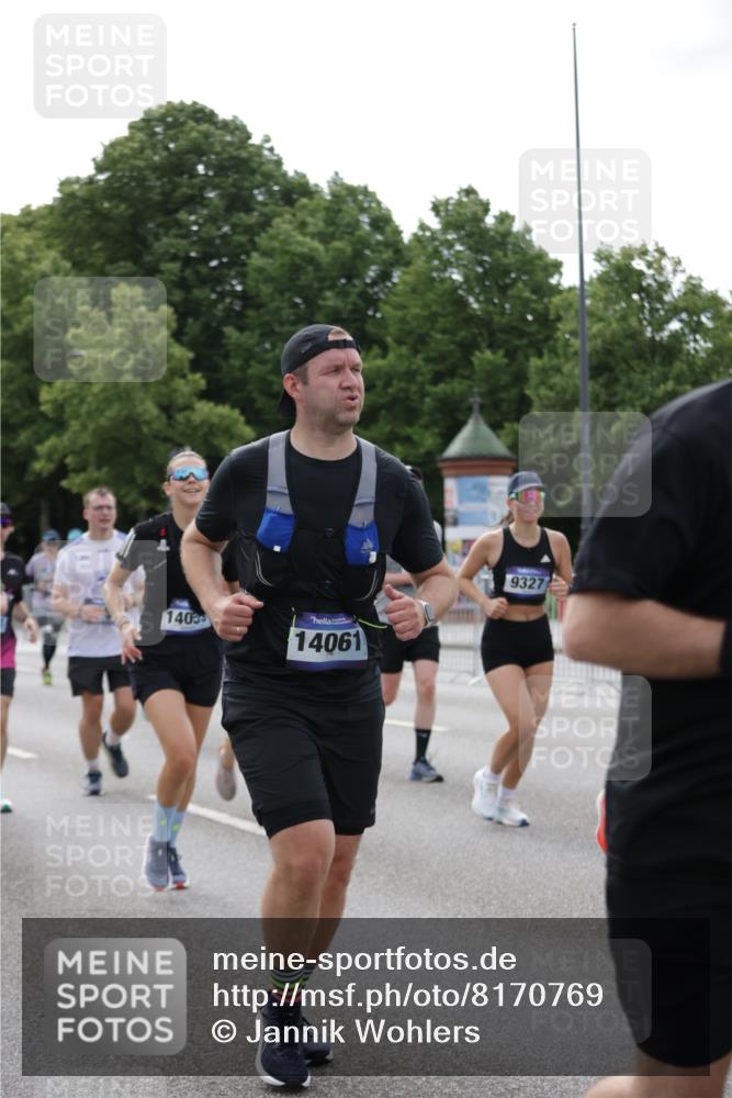 29.06.2025 - hella hamburg halbmarathon Jannik Wohlers http://msf.ph/oto/8170769 29.06.2025 10:21:37 Lombardsbrücke 1003, 1158, 1191, 1250, 1294, 1958, 1963, 2009, 2063, 2315, 2353, 2514, 2744, 3050, 3172, 3458, 3606, 3768, 3995, 4046, 4366, 5641, 6676, 6881, 7075, 7162, 8431, 8860, 8954, 8959, 9002, 9062, 9326, 9327, 9635, 9788, 9807, 10088, 10125, 10167, 10210, 10710, 10787, 11424, 11425, 12894, 13477, 14053, 14055, 14059, 14168, 14180, 15104, 15324, 15635, 15660, 16143, 16154, 16161, 16762, 16781, 16796, 16920, 17416, 17696, 17944, 18172, 18661, 19008, 19099 meine-sportfotos.de