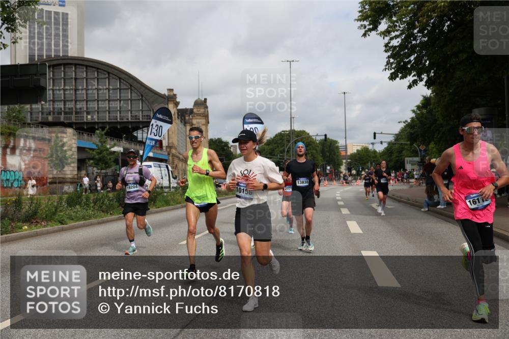 29.06.2025 - hella hamburg halbmarathon Yannick Fuchs http://msf.ph/oto/8170818 29.06.2025 10:24:34 20KM 2021, 2180, 3043, 6781, 7231, 7349, 9137, 9571, 10156, 10171, 10790, 12234, 12287, 12337, 13374, 13838, 14164, 14395, 15880, 16118, 16736, 16818, 17197, 18699, 18737, 18874, 19042, 19194, 19202, 19203, 19204 meine-sportfotos.de
