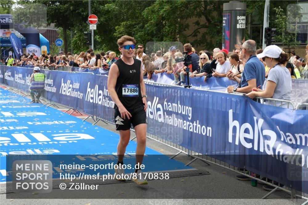 29.06.2025 - hella hamburg halbmarathon Zöllner http://msf.ph/oto/8170838 29.06.2025 10:22:11 Ziel 17886, 18693 meine-sportfotos.de