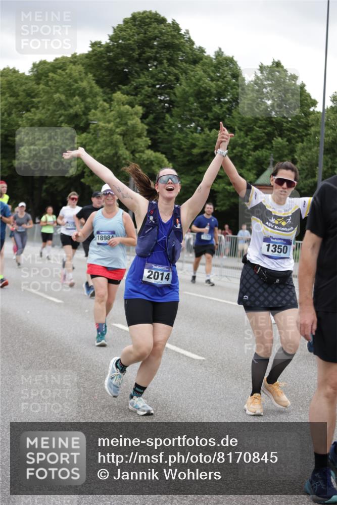 29.06.2025 - hella hamburg halbmarathon Jannik Wohlers http://msf.ph/oto/8170845 29.06.2025 11:06:34 Lombardsbrücke 1153, 1350, 1447, 1489, 2014, 2187, 2330, 2458, 2646, 2648, 3211, 3846, 4777, 4781, 4875, 4876, 4912, 4928, 5043, 5200, 6180, 6224, 6299, 6507, 6510, 8078, 8678, 8837, 8838, 9175, 9511, 9851, 9866, 9867, 9880, 9954, 10087, 10169, 10779, 10861, 11258, 11330, 11492, 12120, 12647, 13530, 13576, 13889, 15396, 15533, 15534, 16423, 16726, 16783, 17109, 17110, 17111, 17265, 17285, 17607, 17610, 18025, 18984, 19044 meine-sportfotos.de