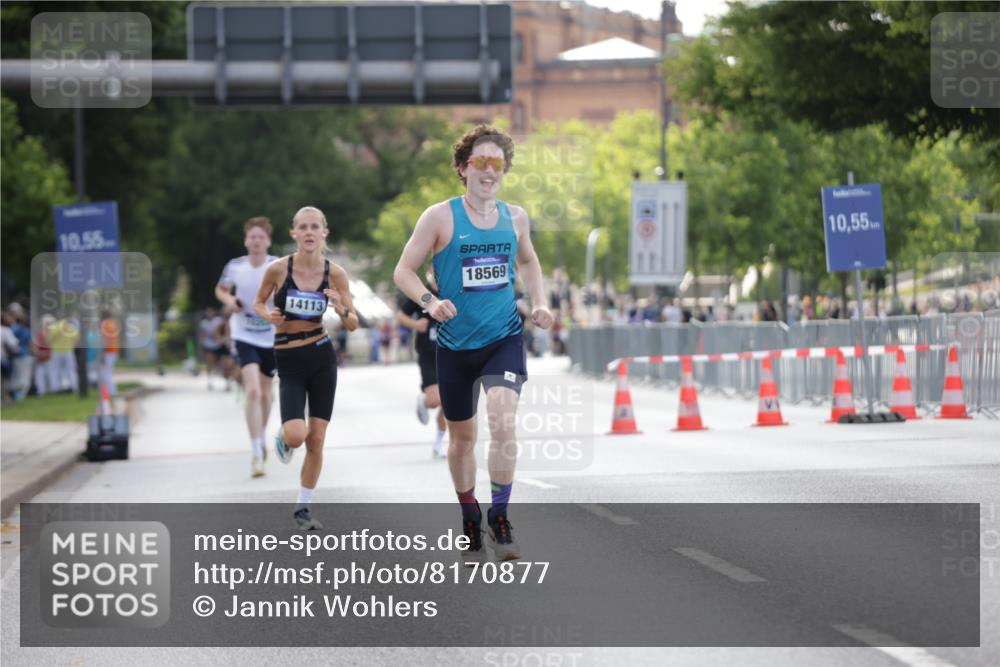 29.06.2025 - hella hamburg halbmarathon Jannik Wohlers http://msf.ph/oto/8170877 29.06.2025 09:41:49 Lombardsbrücke 2604, 10485, 14113, 14506, 17003, 17752, 18569 meine-sportfotos.de