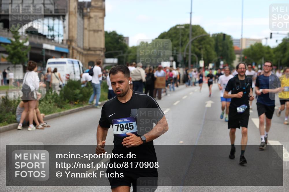 29.06.2025 - hella hamburg halbmarathon Yannick Fuchs http://msf.ph/oto/8170908 29.06.2025 11:19:07 20KM 1458, 1773, 2271, 2925, 3529, 4113, 4793, 5041, 6556, 6676, 6736, 7519, 7808, 7945, 8144, 9152, 9327, 9576, 9642, 9966, 10167, 10754, 11376, 11999, 12500, 12592, 13460, 13829, 15086, 15757, 16038, 16673, 17593, 17594, 17736, 18172, 18661, 19052, 19154, 19180 meine-sportfotos.de