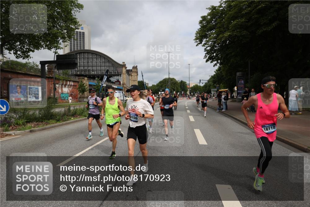 29.06.2025 - hella hamburg halbmarathon Yannick Fuchs http://msf.ph/oto/8170923 29.06.2025 10:24:34 20KM 2021, 2180, 3043, 6781, 7231, 7349, 9137, 9571, 10156, 10171, 10790, 12234, 12287, 12337, 13374, 13838, 14164, 14395, 15880, 16118, 16736, 16818, 17197, 18699, 18737, 18874, 19042, 19194, 19202, 19203, 19204 meine-sportfotos.de