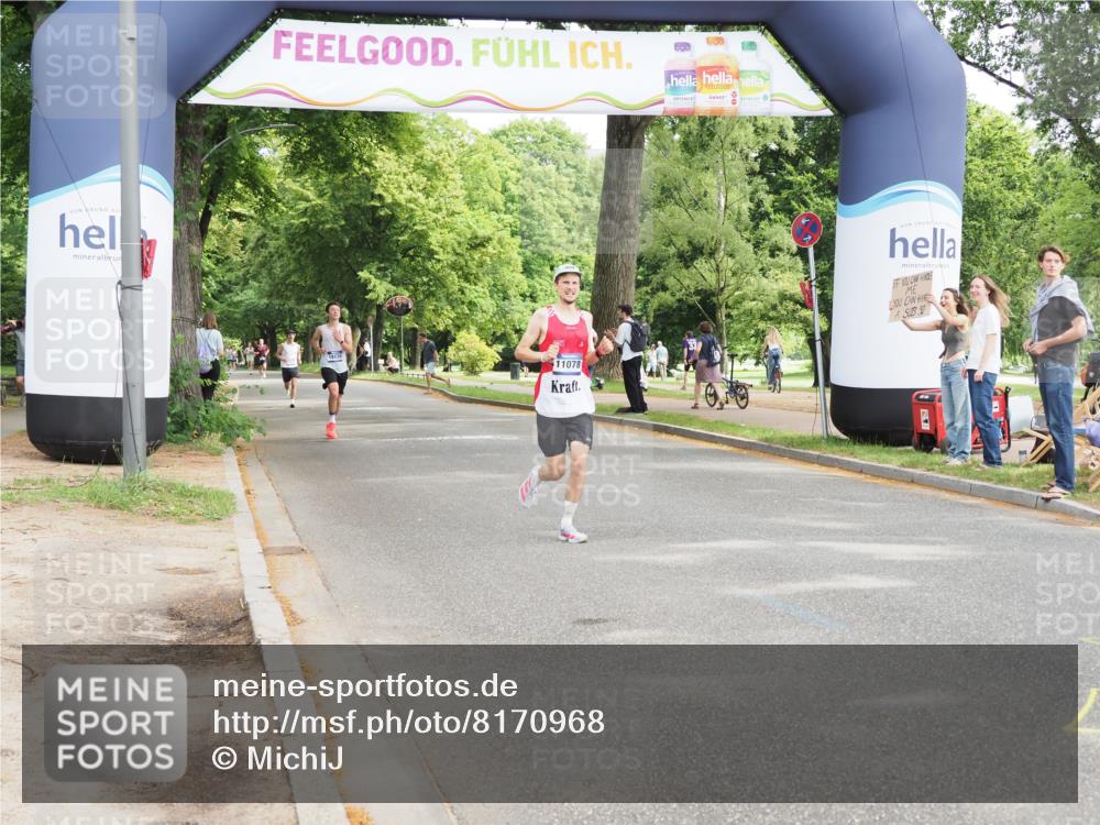 29.06.2025 - hella hamburg halbmarathon MichiJ http://msf.ph/oto/8170968 29.06.2025 10:15:09 Zwischen KM18-KM19 1241, 13872, 14113 meine-sportfotos.de
