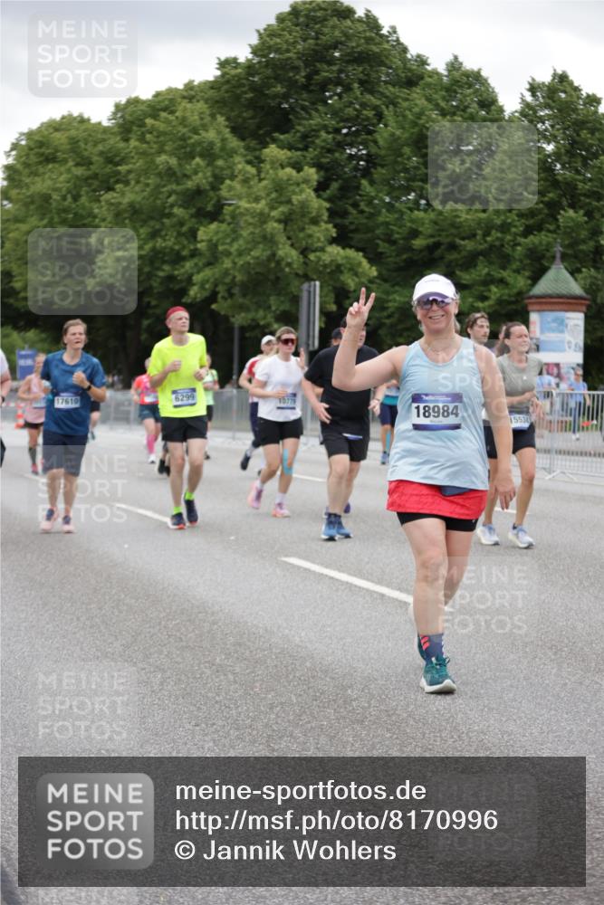 29.06.2025 - hella hamburg halbmarathon Jannik Wohlers http://msf.ph/oto/8170996 29.06.2025 11:06:36 Lombardsbrücke 1153, 1350, 1447, 2014, 2168, 2187, 2330, 2458, 2646, 2648, 3211, 3846, 4243, 4777, 4781, 4875, 4876, 4912, 4928, 5043, 6180, 6224, 6299, 6507, 6510, 8078, 8678, 8837, 8838, 9175, 9511, 9851, 9866, 9867, 9880, 10169, 10779, 10861, 11258, 11330, 11492, 12120, 12647, 13530, 13889, 15117, 15396, 15533, 15534, 15801, 16423, 16726, 16783, 17109, 17110, 17111, 17265, 17607, 17610, 17869, 17870, 18984, 19044 meine-sportfotos.de