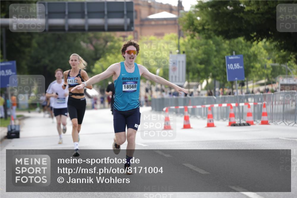 29.06.2025 - hella hamburg halbmarathon Jannik Wohlers http://msf.ph/oto/8171004 29.06.2025 09:41:49 Lombardsbrücke 2604, 10485, 14113, 14506, 17003, 17752, 18569 meine-sportfotos.de