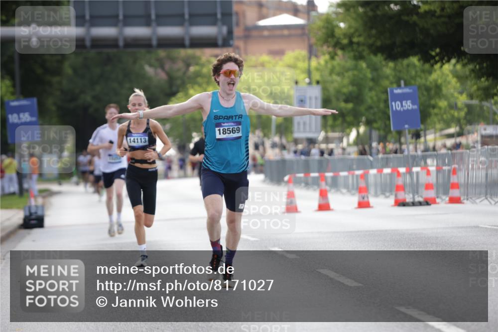 29.06.2025 - hella hamburg halbmarathon Jannik Wohlers http://msf.ph/oto/8171027 29.06.2025 09:41:49 Lombardsbrücke 2604, 10485, 14113, 14506, 17003, 17752, 18569 meine-sportfotos.de