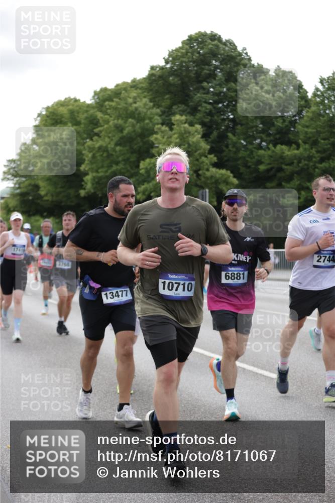 29.06.2025 - hella hamburg halbmarathon Jannik Wohlers http://msf.ph/oto/8171067 29.06.2025 10:21:39 Lombardsbrücke 1003, 1294, 1963, 2009, 2063, 2514, 2744, 3050, 3172, 3458, 3606, 3768, 3995, 4046, 4366, 5641, 6676, 6881, 6977, 7162, 8431, 8860, 8954, 8959, 9002, 9062, 9326, 9327, 9788, 9807, 10088, 10125, 10167, 10210, 10710, 10787, 12894, 13255, 13477, 14053, 14055, 14059, 14168, 14180, 15104, 15129, 15324, 15635, 15660, 16143, 16154, 16161, 16762, 16781, 16796, 16920, 17416, 17556, 17696, 17944, 18172, 18661, 19008, 19099 meine-sportfotos.de