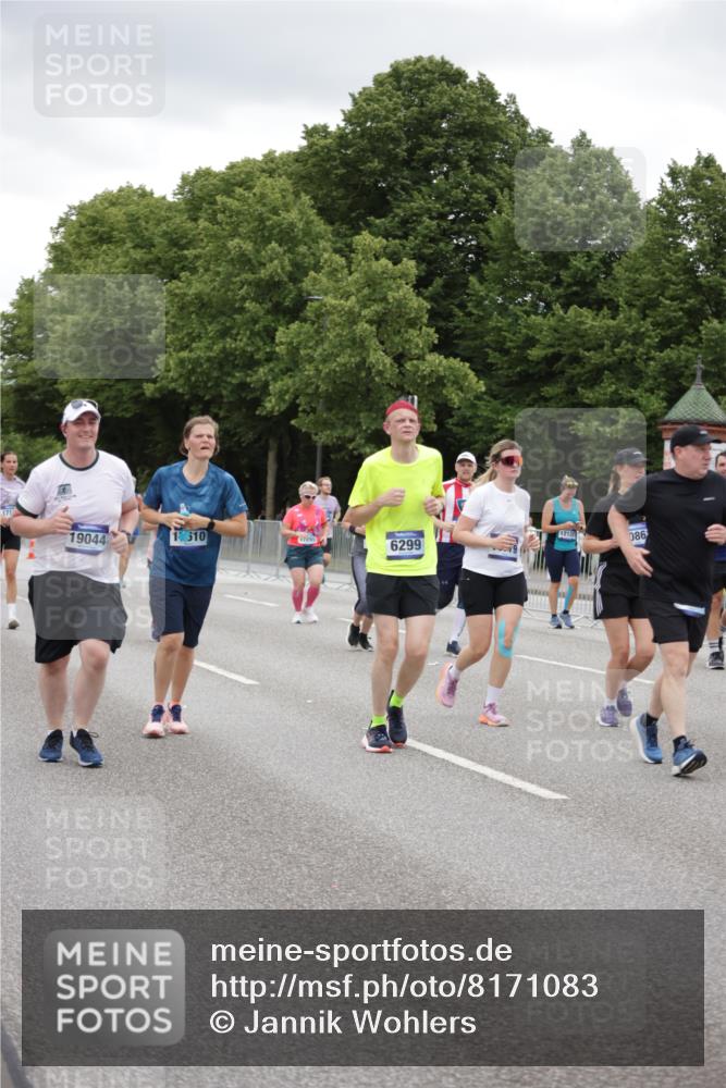 29.06.2025 - hella hamburg halbmarathon Jannik Wohlers http://msf.ph/oto/8171083 29.06.2025 11:06:37 Lombardsbrücke 1153, 1350, 1447, 2014, 2168, 2187, 2330, 2389, 2458, 2646, 2648, 3211, 3846, 4243, 4777, 4781, 4875, 4876, 4912, 4928, 6180, 6224, 6299, 6507, 6510, 8078, 8678, 8837, 8838, 9175, 9511, 9851, 9866, 9867, 9880, 10169, 10779, 10861, 11258, 11492, 12120, 12647, 12913, 13530, 13889, 15117, 15396, 15533, 15534, 15801, 16423, 16726, 16783, 17109, 17110, 17111, 17265, 17607, 17610, 17869, 17870, 18984, 19044 meine-sportfotos.de