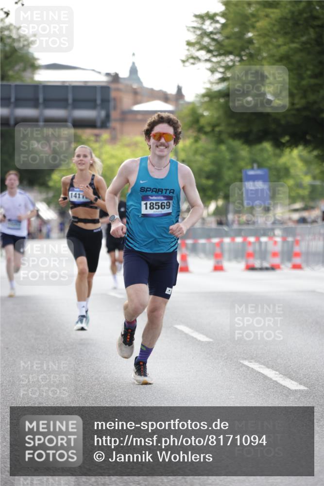 29.06.2025 - hella hamburg halbmarathon Jannik Wohlers http://msf.ph/oto/8171094 29.06.2025 09:41:51 Lombardsbrücke 2604, 10485, 14113, 14506, 17003, 18569 meine-sportfotos.de