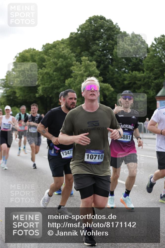29.06.2025 - hella hamburg halbmarathon Jannik Wohlers http://msf.ph/oto/8171142 29.06.2025 10:21:39 Lombardsbrücke 1003, 1294, 1963, 2009, 2063, 2514, 2744, 3050, 3172, 3458, 3606, 3768, 3995, 4046, 4366, 5641, 6676, 6881, 6977, 7162, 8431, 8860, 8954, 8959, 9002, 9062, 9326, 9327, 9788, 9807, 10088, 10125, 10167, 10210, 10710, 10787, 12894, 13255, 13477, 14053, 14055, 14059, 14168, 14180, 15104, 15129, 15324, 15635, 15660, 16143, 16154, 16161, 16762, 16781, 16796, 16920, 17416, 17556, 17696, 17944, 18172, 18661, 19008, 19099 meine-sportfotos.de
