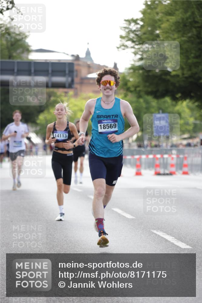 29.06.2025 - hella hamburg halbmarathon Jannik Wohlers http://msf.ph/oto/8171175 29.06.2025 09:41:51 Lombardsbrücke 2604, 10485, 14113, 14506, 17003, 18569 meine-sportfotos.de