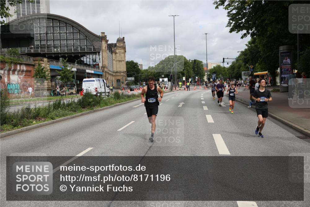 29.06.2025 - hella hamburg halbmarathon Yannick Fuchs http://msf.ph/oto/8171196 29.06.2025 10:24:37 20KM 1758, 2021, 2180, 3043, 6781, 7186, 7231, 9137, 9571, 10156, 10171, 10790, 12234, 12337, 13374, 13838, 14164, 14395, 15672, 15880, 16118, 16736, 16818, 17197, 18699, 18737, 19042, 19194, 19202, 19203, 19204 meine-sportfotos.de