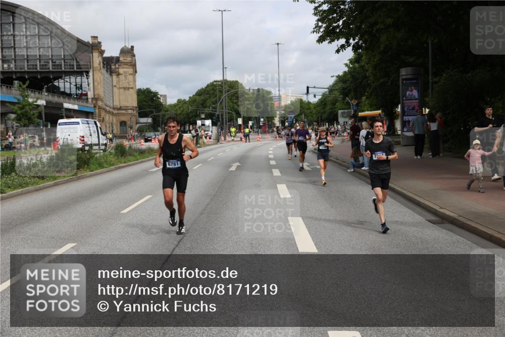 29.06.2025 - hella hamburg halbmarathon Yannick Fuchs http://msf.ph/oto/8171219 29.06.2025 10:24:38 20KM 1758, 2021, 2180, 3043, 6781, 7186, 7231, 9137, 9571, 10156, 10171, 10790, 12234, 12337, 13374, 13838, 14164, 14395, 15672, 15880, 16118, 16736, 16818, 17197, 18699, 18737, 19042, 19194, 19202, 19203, 19204 meine-sportfotos.de