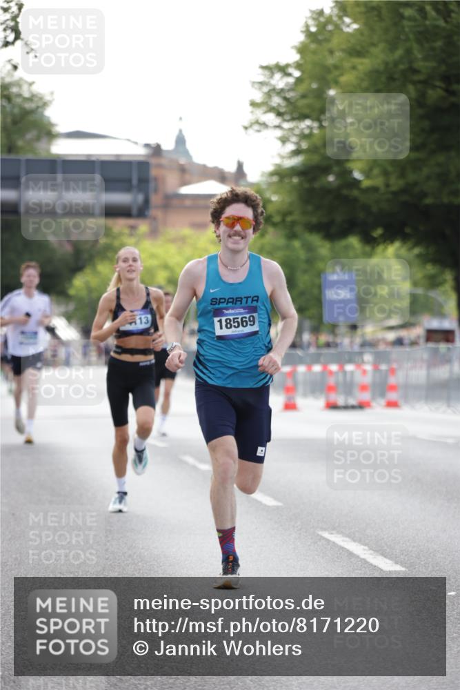 29.06.2025 - hella hamburg halbmarathon Jannik Wohlers http://msf.ph/oto/8171220 29.06.2025 09:41:51 Lombardsbrücke 2604, 10485, 14113, 14506, 17003, 18569 meine-sportfotos.de