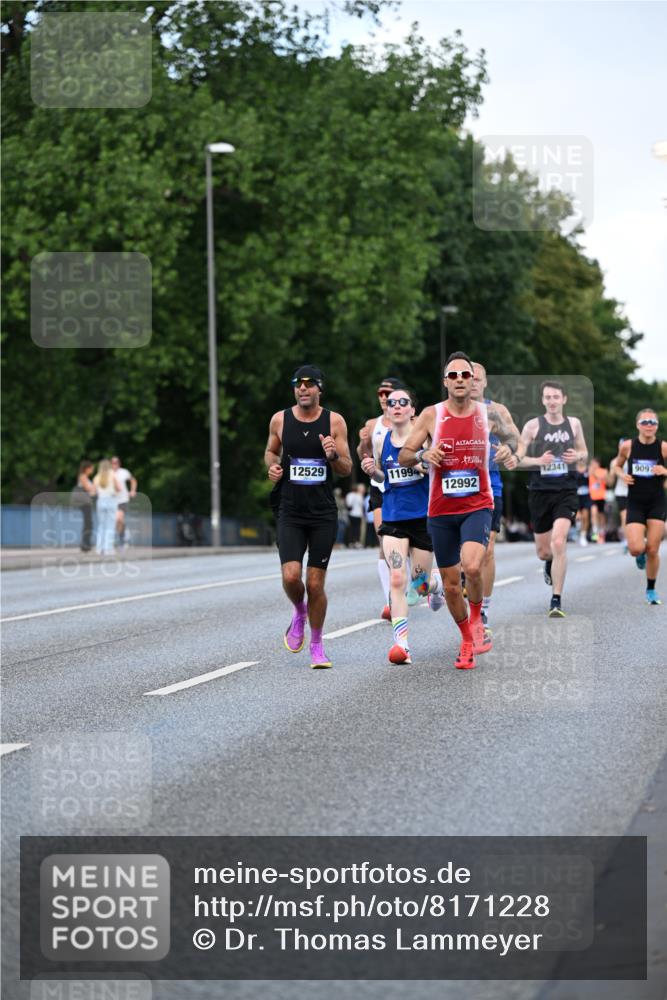 29.06.2025 - hella hamburg halbmarathon Dr. Thomas Lammeyer http://msf.ph/oto/8171228 29.06.2025 09:46:10 Kennedybrücke 4338, 9097, 9385, 9565, 9767, 10867, 11228 meine-sportfotos.de