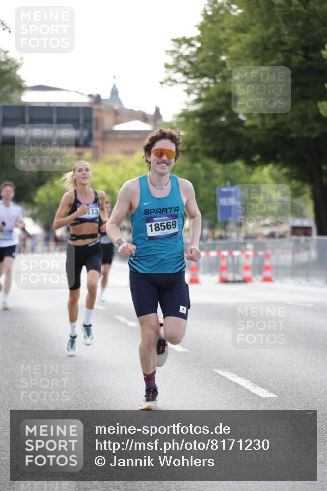 29.06.2025 - hella hamburg halbmarathon Jannik Wohlers http://msf.ph/oto/8171230 29.06.2025 09:41:51 Lombardsbrücke 2604, 10485, 14113, 14506, 17003, 18569 meine-sportfotos.de