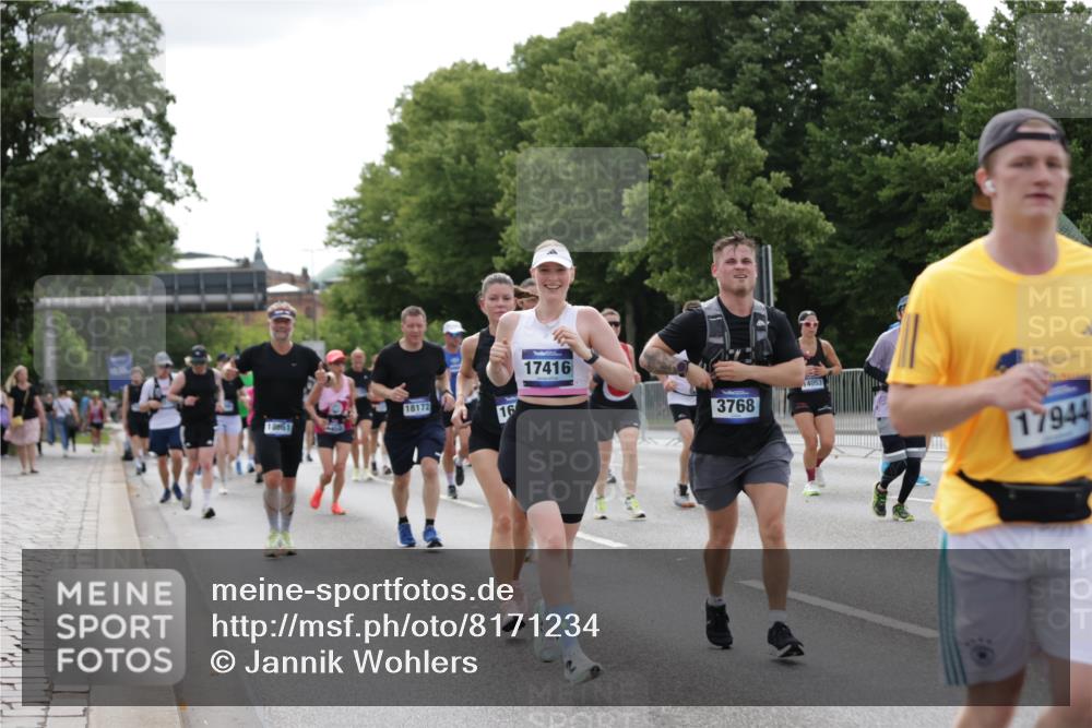 29.06.2025 - hella hamburg halbmarathon Jannik Wohlers http://msf.ph/oto/8171234 29.06.2025 10:21:41 Lombardsbrücke 1003, 1294, 1419, 1963, 2009, 2063, 2514, 2744, 3050, 3172, 3458, 3606, 3768, 3995, 4046, 4366, 5641, 6676, 6881, 6977, 7162, 8431, 8860, 8884, 8954, 9002, 9062, 9327, 9788, 9807, 10088, 10125, 10167, 10210, 10710, 11440, 12894, 13255, 13477, 14053, 14055, 14059, 14168, 14180, 15129, 15324, 15635, 15660, 16143, 16154, 16161, 16796, 16920, 17416, 17556, 17696, 17944, 18172, 18661, 19008, 19099, 19154 meine-sportfotos.de