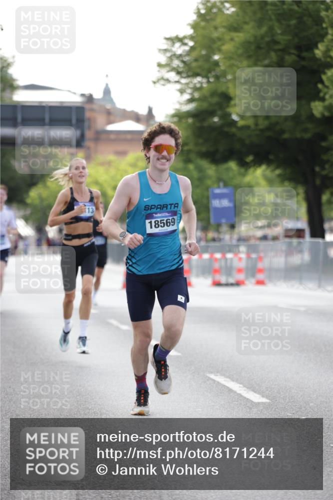 29.06.2025 - hella hamburg halbmarathon Jannik Wohlers http://msf.ph/oto/8171244 29.06.2025 09:41:51 Lombardsbrücke 2604, 10485, 14113, 14506, 17003, 18569 meine-sportfotos.de