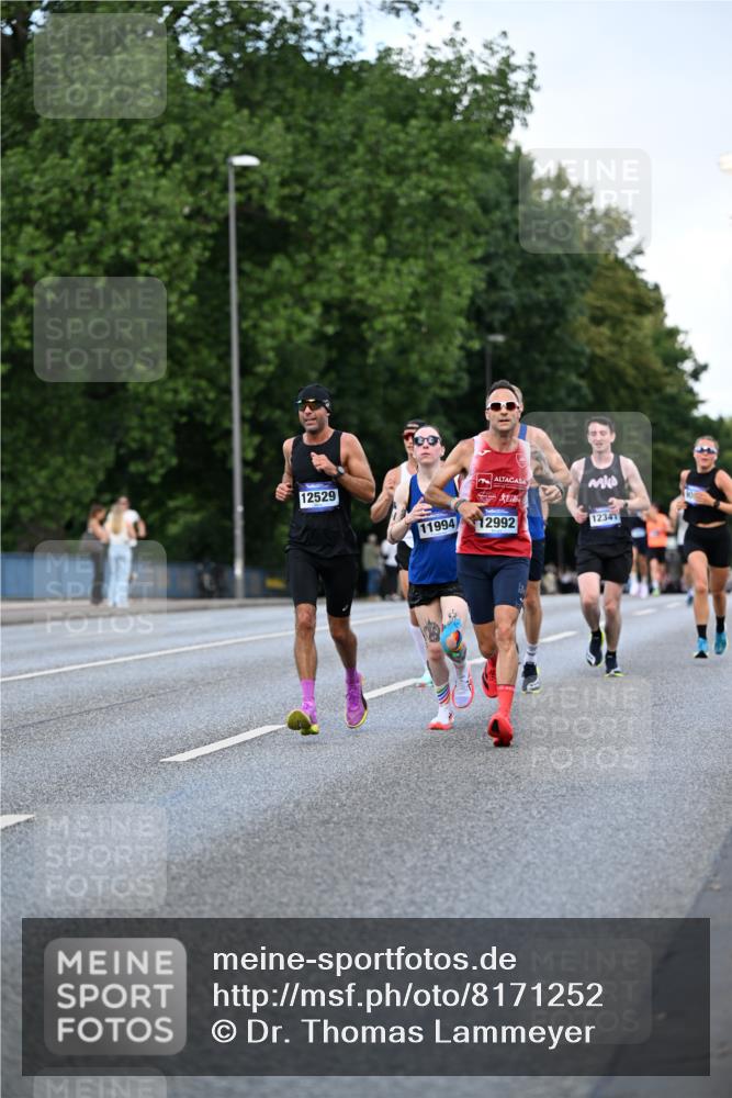 29.06.2025 - hella hamburg halbmarathon Dr. Thomas Lammeyer http://msf.ph/oto/8171252 29.06.2025 09:46:10 Kennedybrücke 4338, 9097, 9385, 9565, 9767, 10867, 11228 meine-sportfotos.de