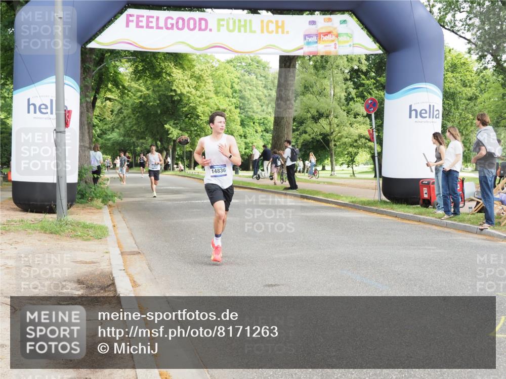 29.06.2025 - hella hamburg halbmarathon MichiJ http://msf.ph/oto/8171263 29.06.2025 10:15:12 Zwischen KM18-KM19 11078, 14836 meine-sportfotos.de