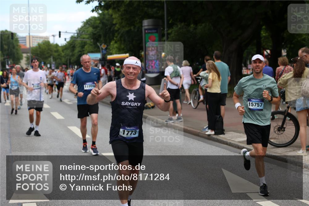 29.06.2025 - hella hamburg halbmarathon Yannick Fuchs http://msf.ph/oto/8171284 29.06.2025 11:19:16 20KM 1011, 1048, 1458, 1773, 2925, 3529, 3678, 4793, 6556, 6736, 7945, 8144, 9152, 9576, 9642, 9966, 10687, 10989, 11376, 11634, 11999, 12442, 12470, 12500, 12592, 13460, 13829, 14143, 15086, 15608, 15757, 15948, 16038, 17736, 18278, 18439, 18818, 18976, 19052, 19180 meine-sportfotos.de