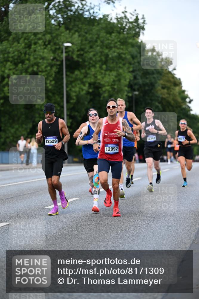 29.06.2025 - hella hamburg halbmarathon Dr. Thomas Lammeyer http://msf.ph/oto/8171309 29.06.2025 09:46:11 Kennedybrücke 4338, 9097, 9385, 9565, 9767, 10867, 11228 meine-sportfotos.de