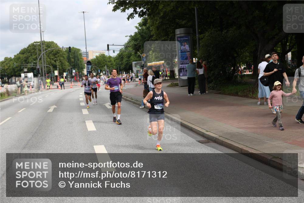 29.06.2025 - hella hamburg halbmarathon Yannick Fuchs http://msf.ph/oto/8171312 29.06.2025 10:24:39 20KM 1758, 2021, 2180, 3043, 6781, 7186, 7231, 8784, 9137, 9571, 10156, 10171, 10790, 12234, 12308, 12337, 13374, 13838, 14164, 15672, 15880, 16118, 16736, 16818, 17197, 18699, 18737, 19042, 19194, 19202, 19203, 19204 meine-sportfotos.de