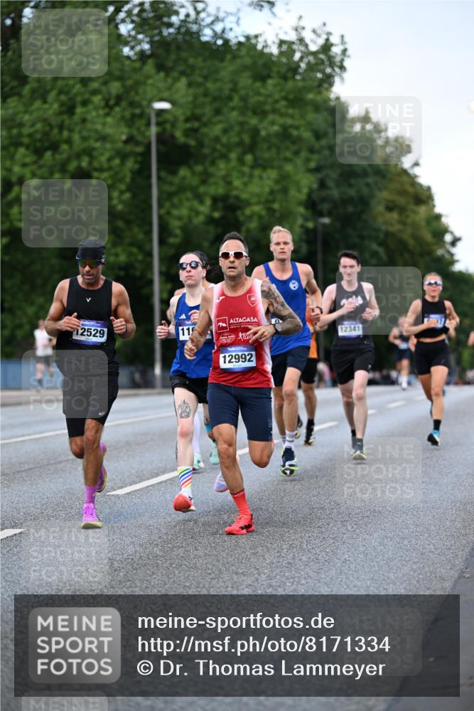 29.06.2025 - hella hamburg halbmarathon Dr. Thomas Lammeyer http://msf.ph/oto/8171334 29.06.2025 09:46:11 Kennedybrücke 4338, 9097, 9385, 9565, 9767, 10867, 11228 meine-sportfotos.de