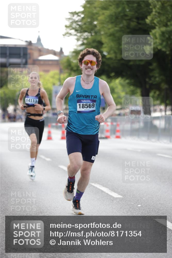 29.06.2025 - hella hamburg halbmarathon Jannik Wohlers http://msf.ph/oto/8171354 29.06.2025 09:41:52 Lombardsbrücke 2604, 10485, 14113, 14506, 15253, 17003, 18569 meine-sportfotos.de