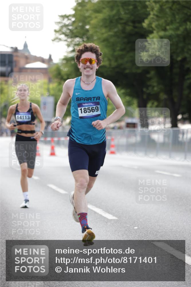 29.06.2025 - hella hamburg halbmarathon Jannik Wohlers http://msf.ph/oto/8171401 29.06.2025 09:41:52 Lombardsbrücke 2604, 10485, 14113, 14506, 15253, 17003, 18569 meine-sportfotos.de