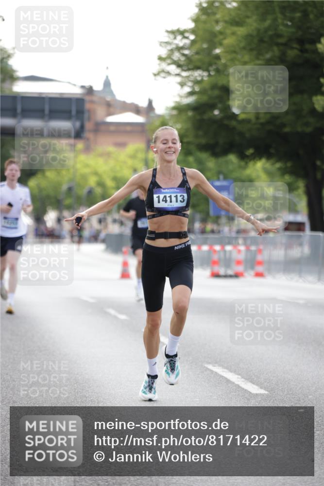 29.06.2025 - hella hamburg halbmarathon Jannik Wohlers http://msf.ph/oto/8171422 29.06.2025 09:41:53 Lombardsbrücke 2604, 2618, 10485, 14113, 14506, 15253, 17003, 18569 meine-sportfotos.de