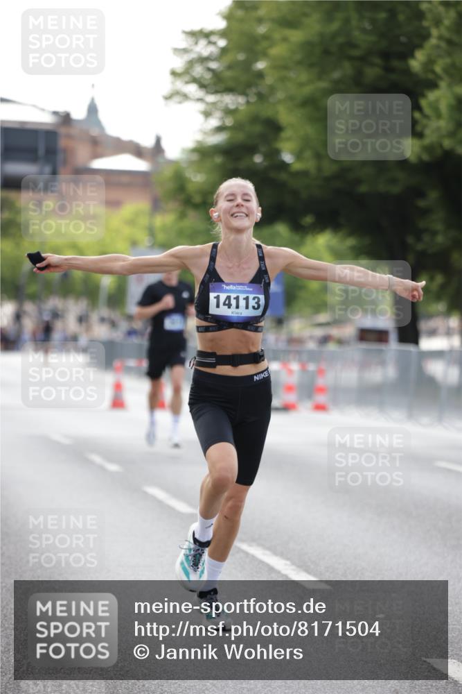 29.06.2025 - hella hamburg halbmarathon Jannik Wohlers http://msf.ph/oto/8171504 29.06.2025 09:41:53 Lombardsbrücke 2604, 2618, 10485, 14113, 14506, 15253, 17003, 18569 meine-sportfotos.de