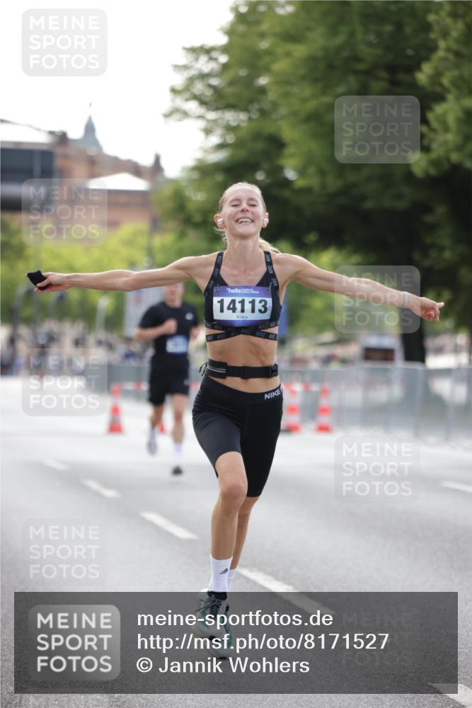 29.06.2025 - hella hamburg halbmarathon Jannik Wohlers http://msf.ph/oto/8171527 29.06.2025 09:41:53 Lombardsbrücke 2604, 2618, 10485, 14113, 14506, 15253, 17003, 18569 meine-sportfotos.de