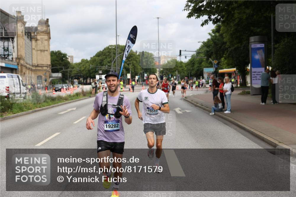 29.06.2025 - hella hamburg halbmarathon Yannick Fuchs http://msf.ph/oto/8171579 29.06.2025 10:24:44 20KM 1758, 2021, 2180, 6781, 7186, 7231, 8784, 9137, 9571, 10156, 10790, 12234, 12308, 13374, 13838, 14164, 15672, 15880, 16118, 16736, 16818, 17197, 18422, 19042, 19202, 19203, 19204 meine-sportfotos.de