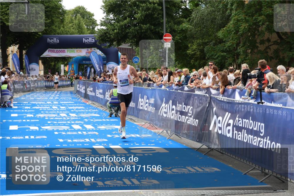 29.06.2025 - hella hamburg halbmarathon Zöllner http://msf.ph/oto/8171596 29.06.2025 10:22:48 Ziel 18897 meine-sportfotos.de
