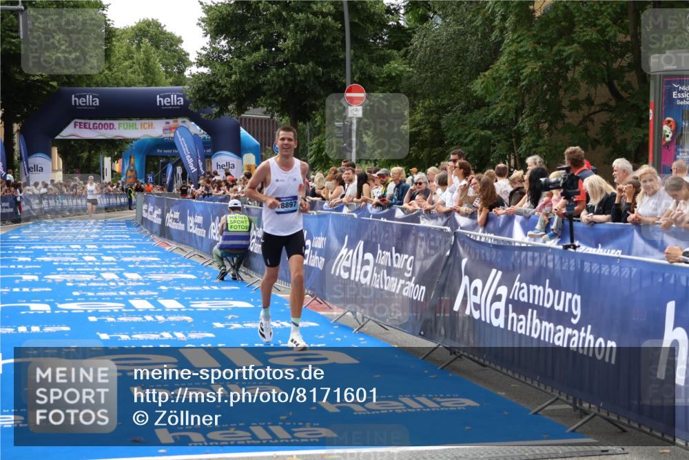 29.06.2025 - hella hamburg halbmarathon Zöllner http://msf.ph/oto/8171601 29.06.2025 10:22:49 Ziel 18897 meine-sportfotos.de