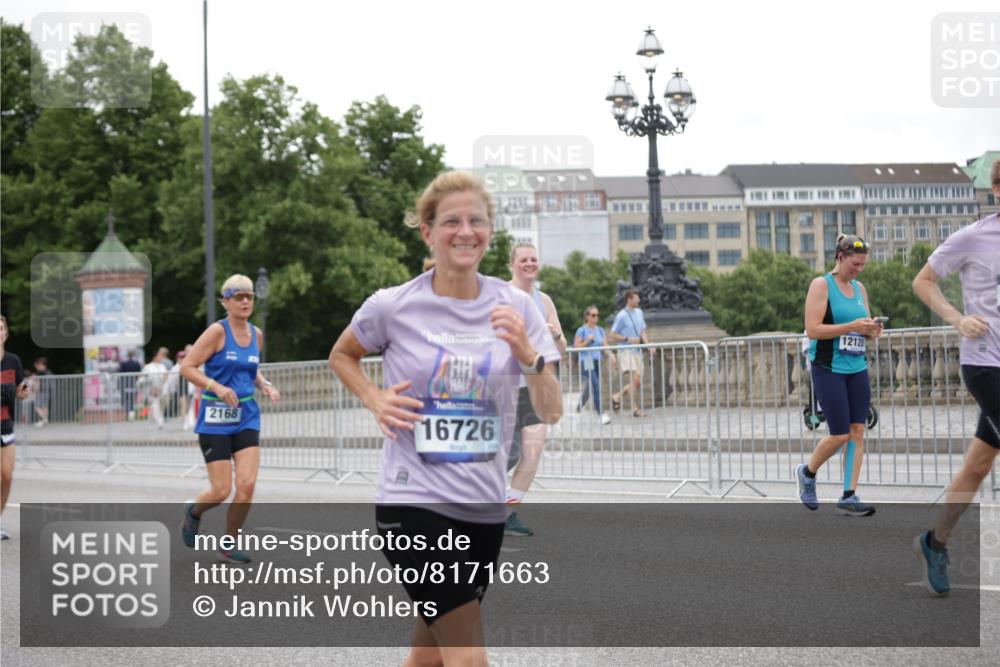 29.06.2025 - hella hamburg halbmarathon Jannik Wohlers http://msf.ph/oto/8171663 29.06.2025 11:06:47 Lombardsbrücke 2168, 2187, 2253, 2330, 2389, 3078, 3669, 4243, 5445, 5448, 6180, 6224, 6299, 6507, 6510, 8109, 8201, 8246, 8339, 8579, 8580, 10289, 10406, 10475, 10716, 10983, 11492, 12913, 13530, 13745, 13889, 13946, 14941, 15117, 15207, 15545, 15801, 16423, 16726, 17109, 17110, 17111, 17265, 17677, 17869, 17870, 18284 meine-sportfotos.de