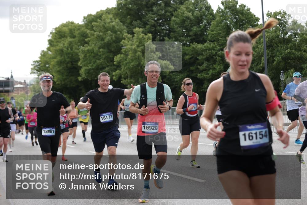 29.06.2025 - hella hamburg halbmarathon Jannik Wohlers http://msf.ph/oto/8171675 29.06.2025 10:21:43 Lombardsbrücke 1003, 1294, 1419, 1963, 2009, 2063, 2514, 2744, 3050, 3172, 3458, 3606, 3768, 4046, 4366, 5641, 6676, 6881, 6977, 7162, 8431, 8860, 8884, 8954, 9002, 9327, 9516, 9788, 9807, 10088, 10167, 10710, 11440, 12894, 13255, 14053, 14055, 14059, 14168, 14180, 14442, 15129, 15324, 15635, 15660, 16143, 16154, 16161, 16796, 16920, 17416, 17556, 17696, 17944, 18172, 18661, 19008, 19154 meine-sportfotos.de