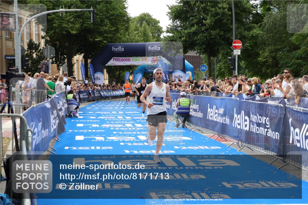 29.06.2025 - hella hamburg halbmarathon Zöllner http://msf.ph/oto/8171713 29.06.2025 10:22:58 Ziel 11624, 16548, 18328 meine-sportfotos.de
