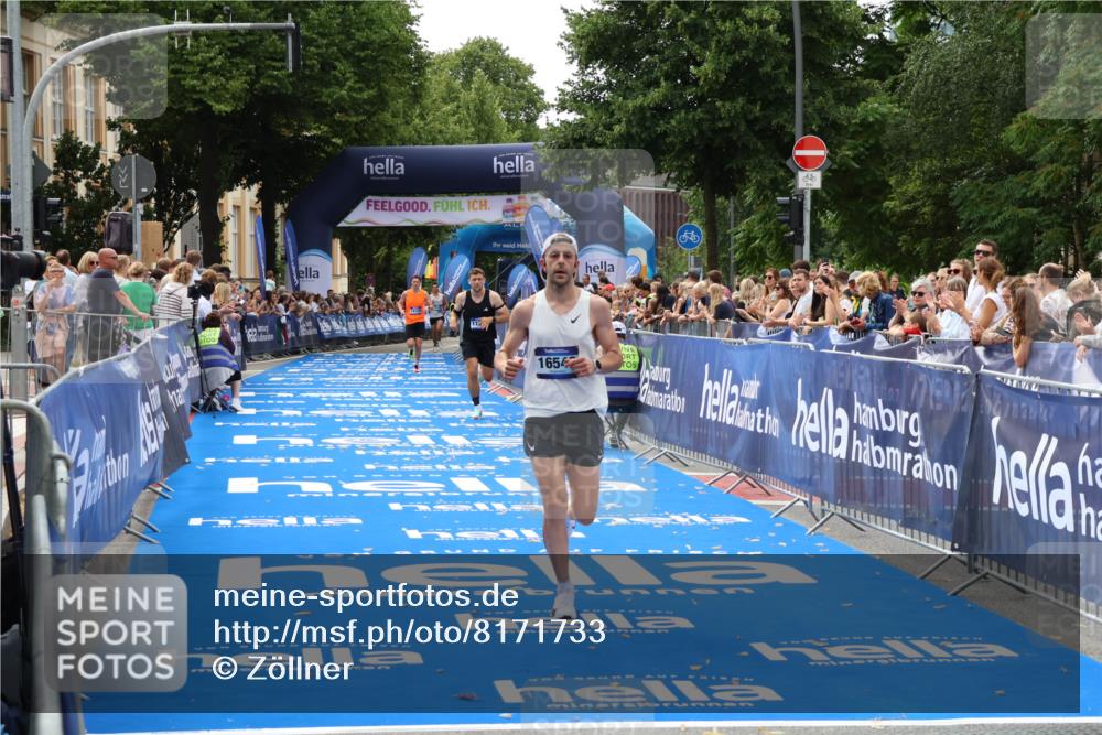 29.06.2025 - hella hamburg halbmarathon Zöllner http://msf.ph/oto/8171733 29.06.2025 10:22:58 Ziel 11624, 16548, 18328 meine-sportfotos.de
