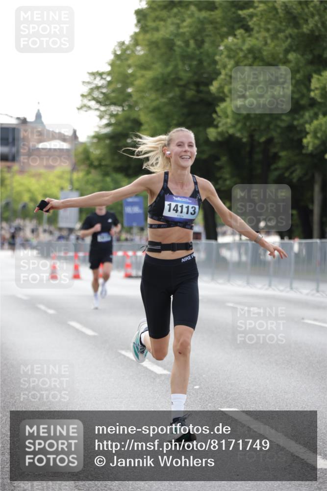 29.06.2025 - hella hamburg halbmarathon Jannik Wohlers http://msf.ph/oto/8171749 29.06.2025 09:41:54 Lombardsbrücke 2604, 2618, 10485, 14113, 15253, 17003, 18569 meine-sportfotos.de