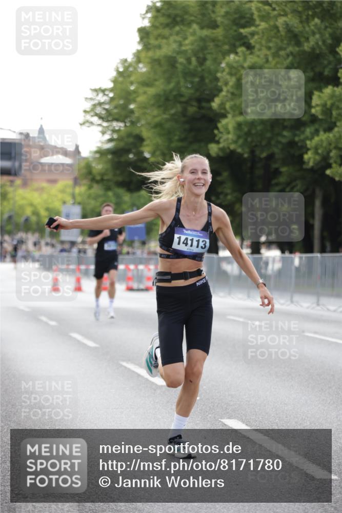29.06.2025 - hella hamburg halbmarathon Jannik Wohlers http://msf.ph/oto/8171780 29.06.2025 09:41:54 Lombardsbrücke 2604, 2618, 10485, 14113, 15253, 17003, 18569 meine-sportfotos.de