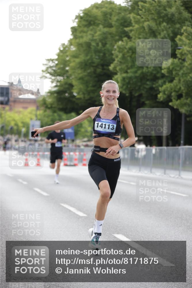 29.06.2025 - hella hamburg halbmarathon Jannik Wohlers http://msf.ph/oto/8171875 29.06.2025 09:41:54 Lombardsbrücke 2604, 2618, 10485, 14113, 15253, 17003, 18569 meine-sportfotos.de