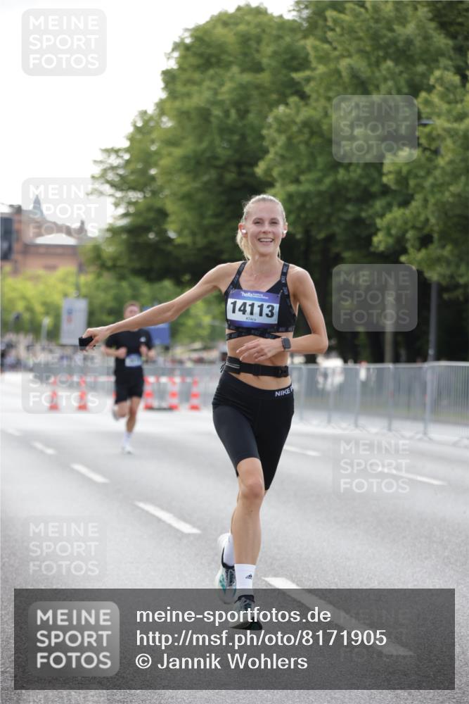 29.06.2025 - hella hamburg halbmarathon Jannik Wohlers http://msf.ph/oto/8171905 29.06.2025 09:41:54 Lombardsbrücke 2604, 2618, 10485, 14113, 15253, 17003, 18569 meine-sportfotos.de
