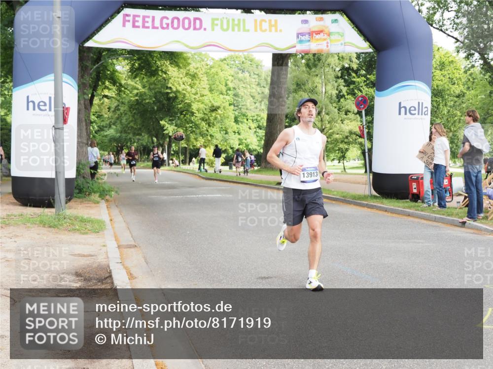 29.06.2025 - hella hamburg halbmarathon MichiJ http://msf.ph/oto/8171919 29.06.2025 10:15:17 Zwischen KM18-KM19 11078, 13913, 14836 meine-sportfotos.de